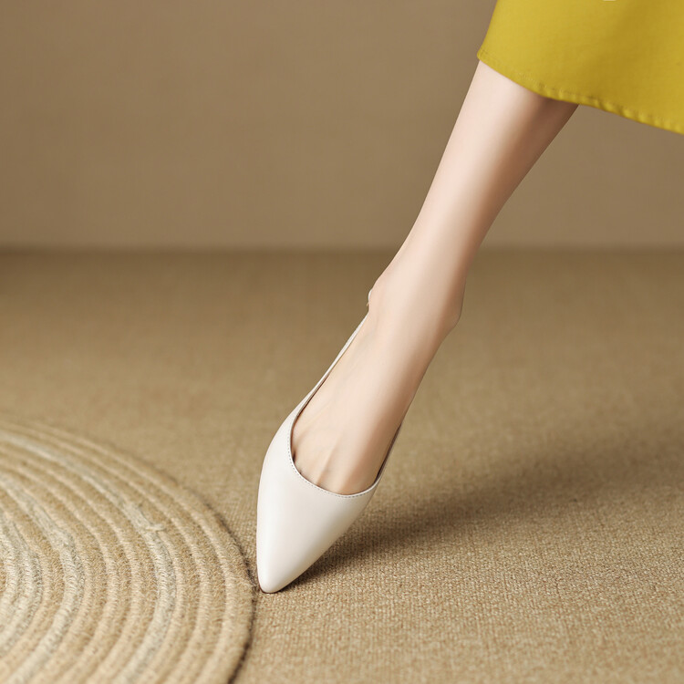 20230305513345042_750.jpg Minimalist Pointed Toe Slip-On Shoes with Metal Detail