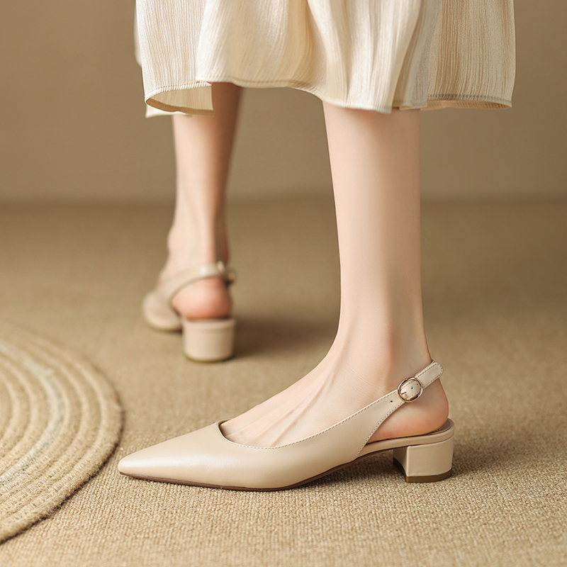 20230306182416137202303061824161372_750.jpg Minimalist Pointed Toe Slip-On Shoes with Metal Detail
