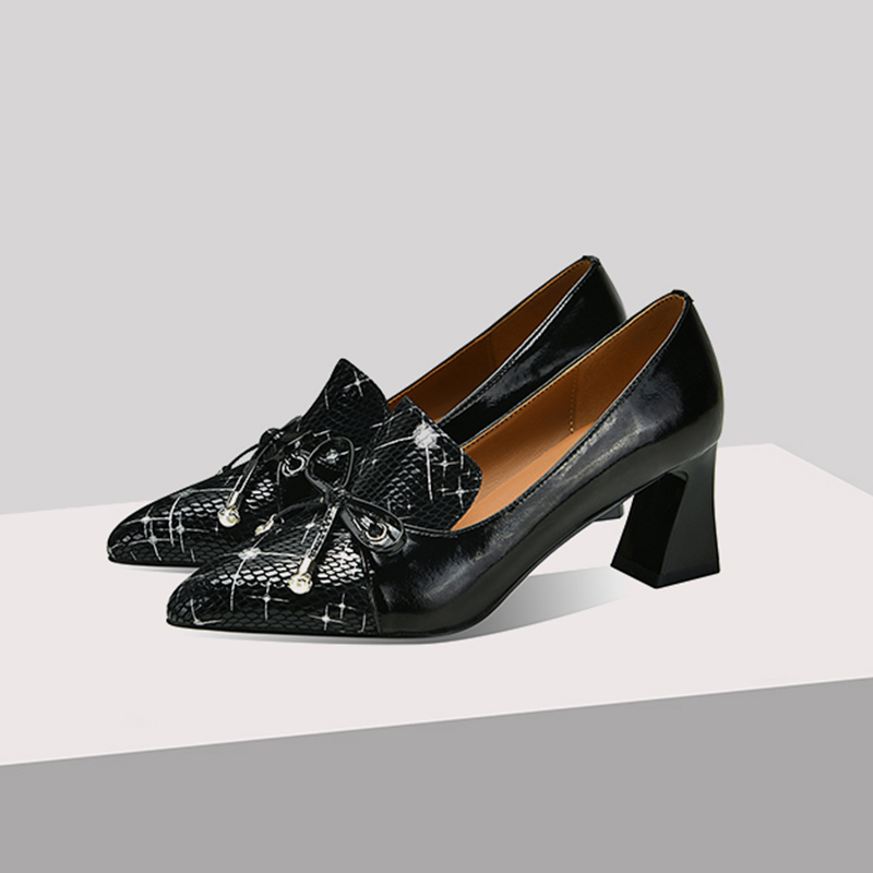 20241212161819222202412121618192228_750.jpg Deep Mouth Flat Shoes with Bow and Color Block Design
